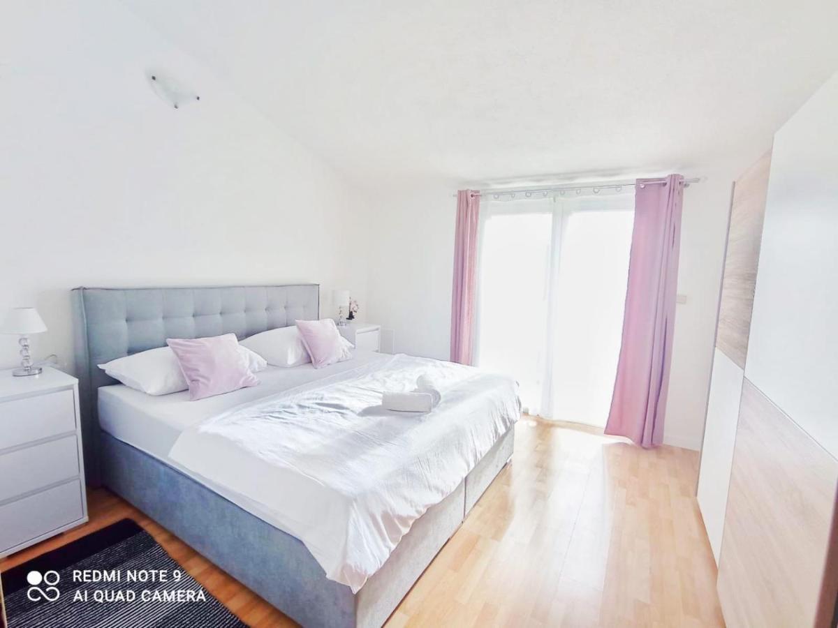 Apartman Mia With Pool1 Split Exterior photo